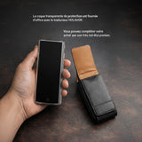 Traducteur vocal instantané Holavox avec coque transparente et étui premium en main